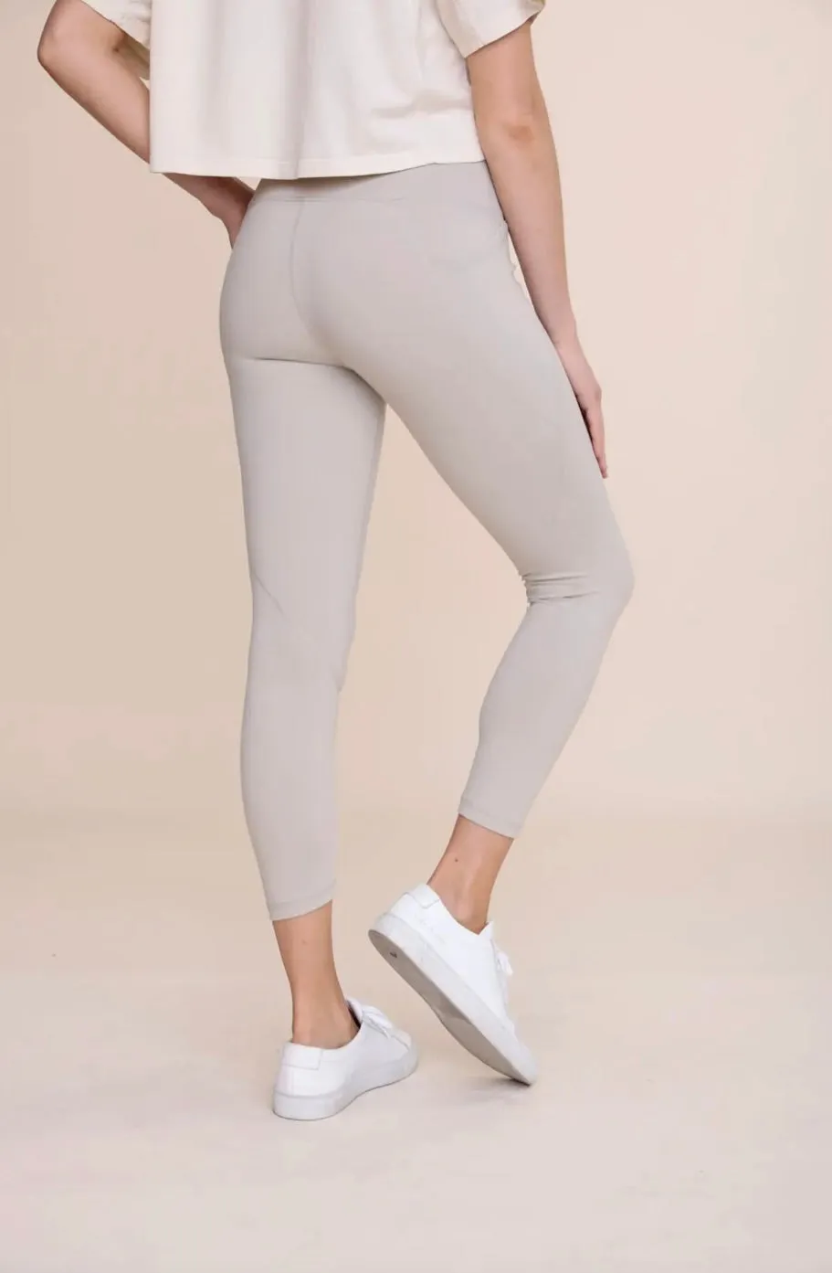 Essential Solid High-Waist Capri Leggings